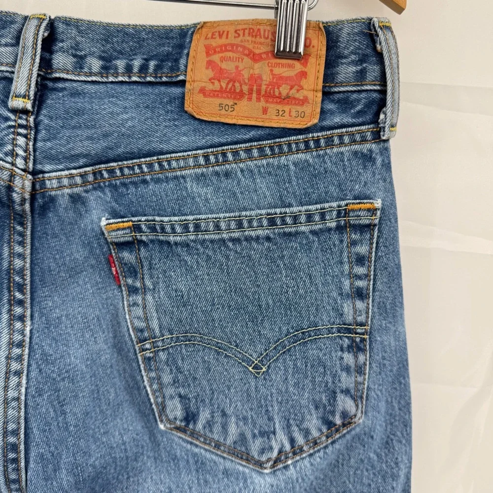 Levi's 505 Regular Fit Jeans Mens 32x30 Blue Medium Wash Straight Leg Denim